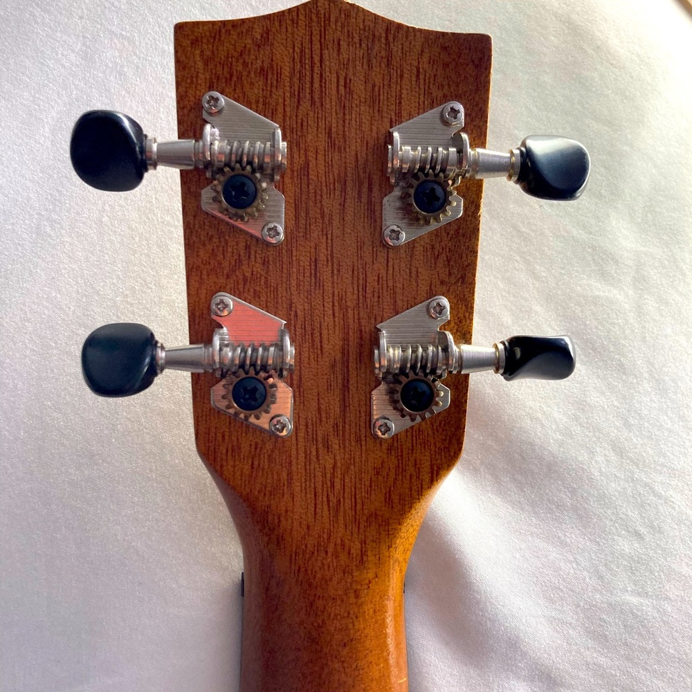 Ukelele - Picture 4 of 6